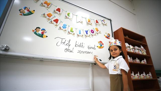 Okullarda Ara Tatil Bitti, Ders Zili Yeniden Çaldı